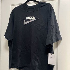 Brand new Nike t-shirt NWT